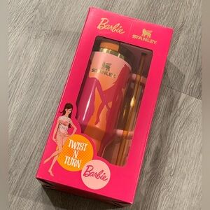 *NEW* Stanley x Barbie ‘60s Twist ‘N Turn 40 oz Quencher